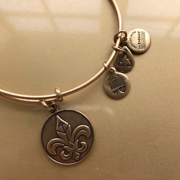NWOT Gold Alex and Ani Fleur de Lis Charm Bangle - Picture 2 of 3